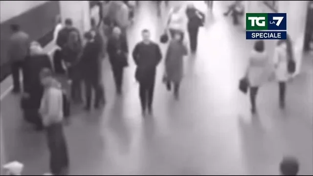 Il video di sorveglianza all'aereoporto di Bruxelles riprende gli istanti della tragedia