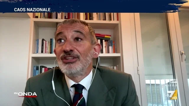 Scontri No Tav, Senaldi attacca la sinistra: "Attinge parlamentari da quell'ambiente". Telese lo incalza