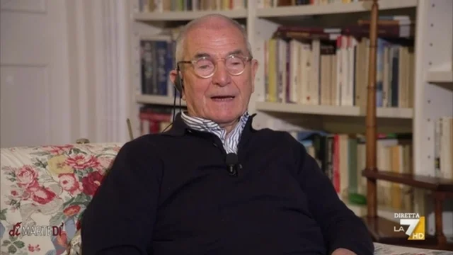Carlo Rossella contro Meloni: "Quelle vocine, quelle mossette...non sono serie"