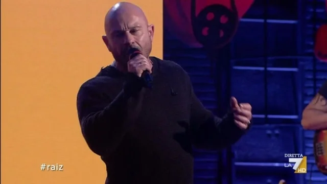 Raiz Don Salvatore di 'Mare Fuori' canta Geolier: "I p' me, tu p' te"