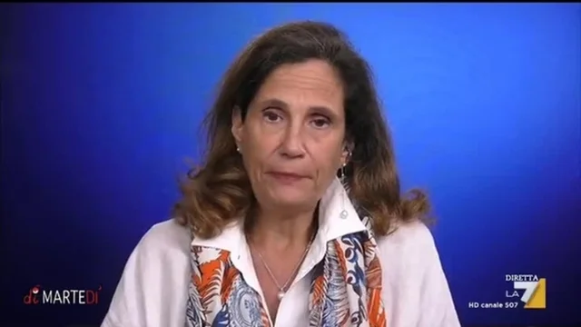 Lombardia, Ilaria Capua: "Treni vecchi e sporchi hanno contribuito a diffondere il coronavirus"