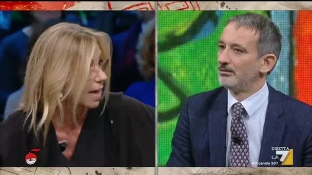 Senaldi contro Concita De Gregorio: "Sei sessuofoba! Non accetti l'ironia di Checco Zalone"