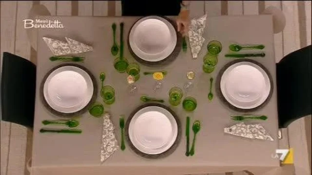Tavola menù finto ricco