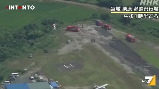 Giappone, aereo leggero esce di pista e rischia di precipitare in un dirupo