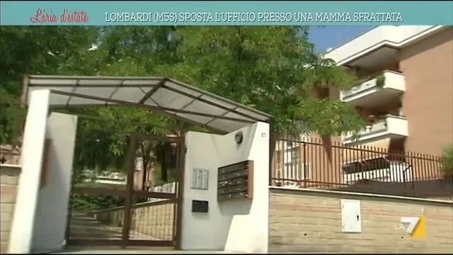 Lombardi (M5S) sposta l'ufficio presso una mamma sfrattata