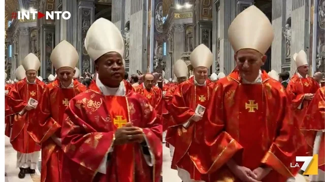 “Buongiorno" il cordiale saluto di Zuppi ai presenti per la Messa Pro Eligendo Pontifice