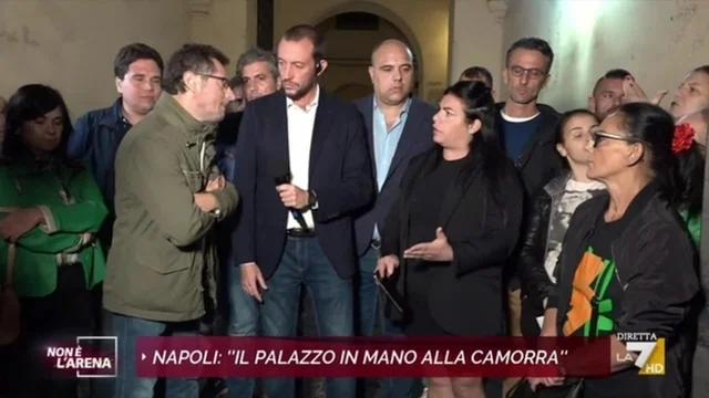 Palazzo della camorra, lo scontro tra Borrelli e l'occupante: "Non mi faccia arrabbiare"