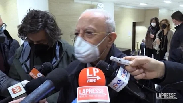 De Luca contro Draghi: "Conferenza stampa sconcertante e insopportabilmente demagogica"