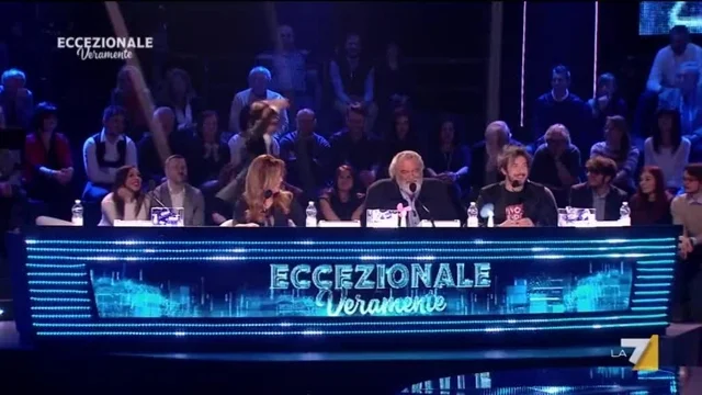 Mandelli impazzisce ed esce dallo studio: 'Siete degli infami!'