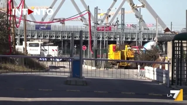 Ritrovata a Parigi bomba della Seconda Guerra Mondiale, traffico ferroviario interrotto