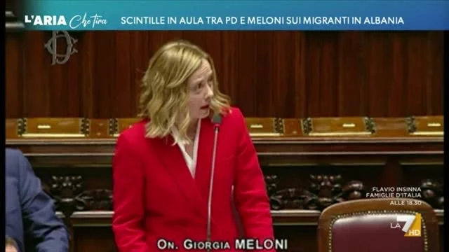 Meloni accusa De Luca: "Spendi soldi pubblici per comprare pagine sui giornali..."