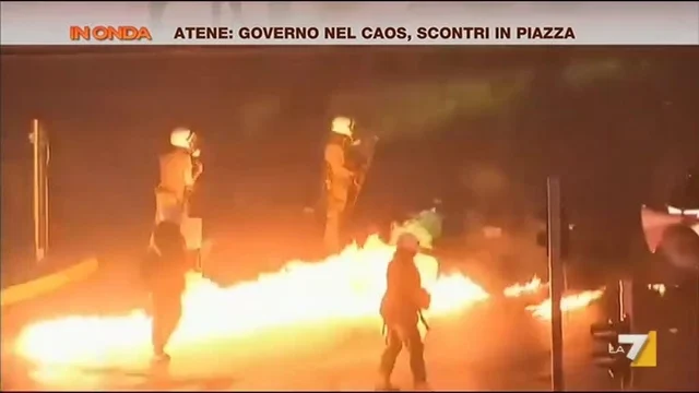 Atene:Governo nel caos. Dopo il referendum il popolo si ribella a Tsipras