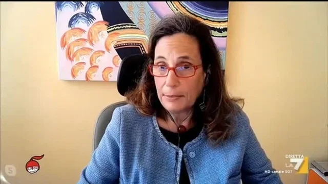 Vaccinazione, Ilaria Capua: "Usare anche cinema e teatri, non possiamo contare solo sugli ospedali"