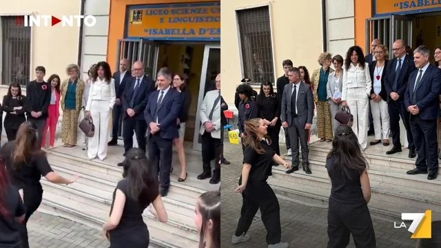 Valditara in visita in un liceo di Tivoli: scoppia la polemica per il ballo delle studentesse