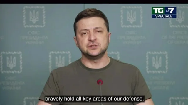 Ucraina, il videomessaggio di Zelensky: "10mila vittime nell'esercito russo"