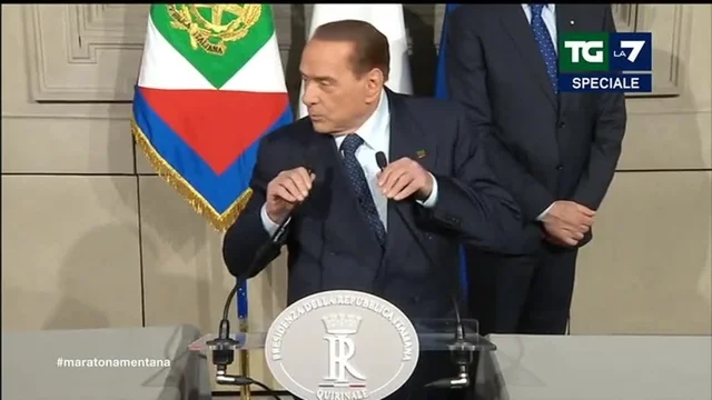 Consultazioni, Berlusconi prende a sorpresa il microfono e attacca il M5s: 'Sappiate distinguere i veri democratici'