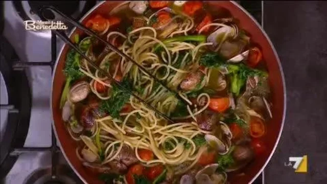 Spaghetti con Vongole e Cime di Rapa