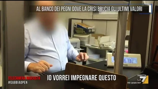 Al banco dei pegni dove la crisi brucia gli ultimi valori