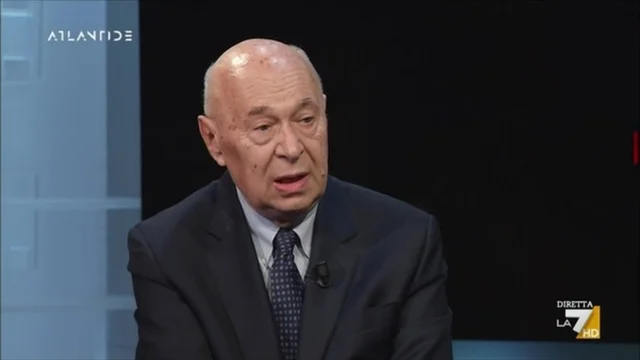 Paolo Mieli: "Ho in casa 100 libri di Hitler... ma il suo segreto sono le foto di Hoffmann"