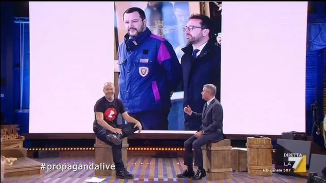 Ezio Mauro: 'Salvini non è il capo della polizia, quella divisa è abusiva'