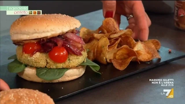 Panino gourmet con patatine