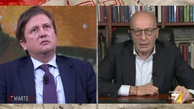 Assembramenti, Sallusti al viceministro Sileri: "Perché date la tessera per gli sconti e poi dite 'chiudete tutto'"
