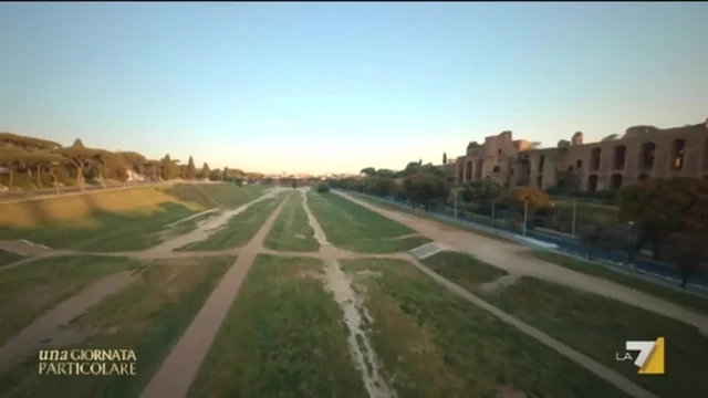 Roma in fiamme: l’incendio parte dal Circo Massimo