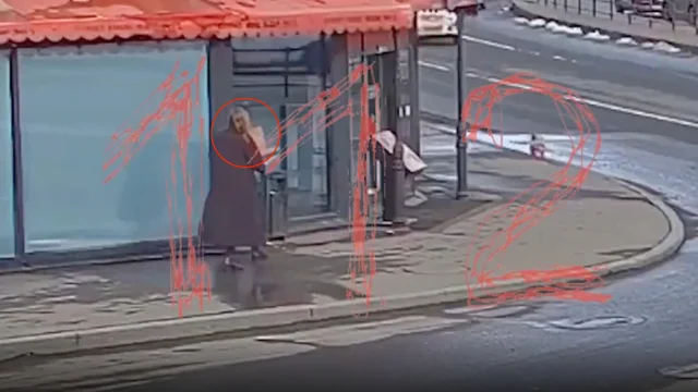 Arrestata Darya Trepova: il momento in cui consegna la statua-bomba che ha ucciso Tatarsky