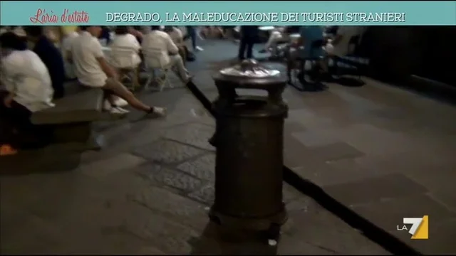 Degrado, la maleducazione dei turisti stranieri
