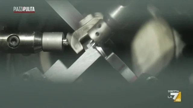 Auto cinesi in Italia: dazi, industria in crisi e il vuoto delle istituzioni - Il reportage