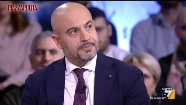Gianluigi Paragone, M5s: "L'euro è nato per fallire"
