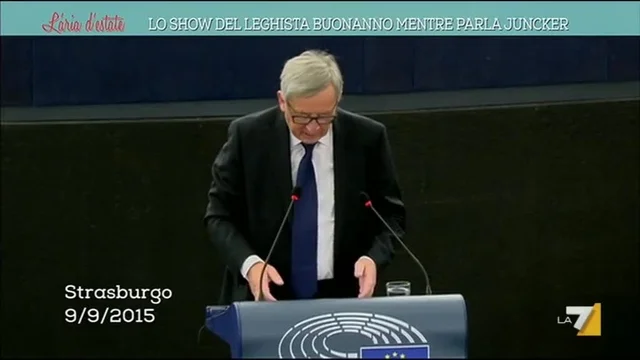 Lo Show del leghista Buonanno mentre parla Juncker