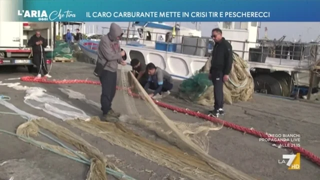 Il caro carburante mette in crisi tir e pescherecci