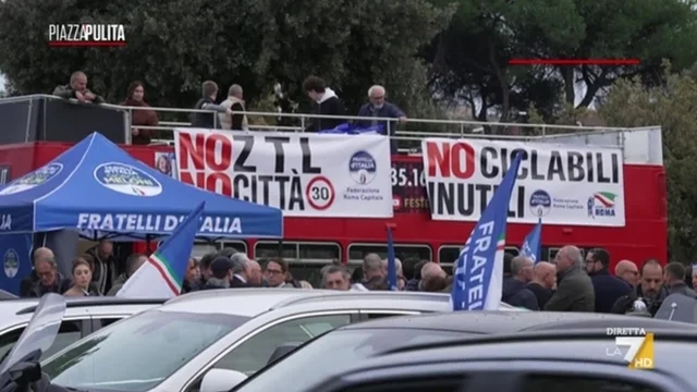 Il flop della “Sfilata in macchina” di Fratelli d’Italia a Roma