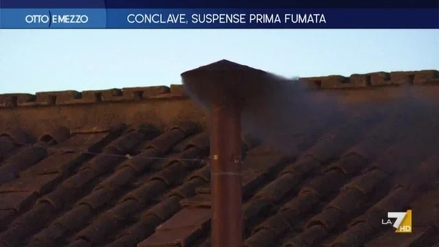 Conclave, arriva la prima fumata nera: il video del momento