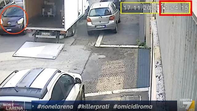 Tre donne uccise a Roma: le immagini dell'auto del killer