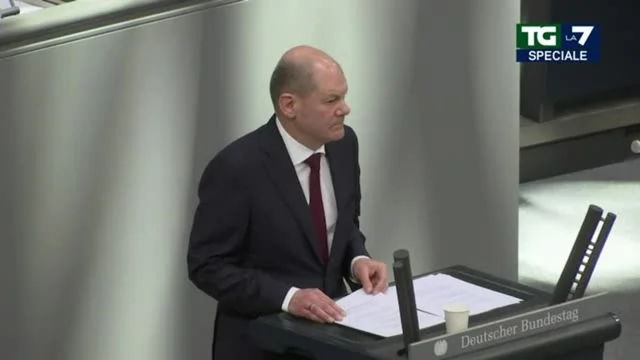Guerra in Ucraina, il cancelliere della Germania Olaf Scholz annuncia la chiusura dello spazio aereo della Germania ai velivoli della Russia