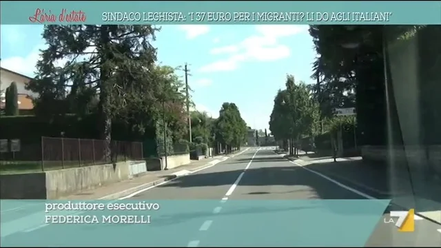 Sindaco leghista: 'I 37 euro per i migranti li do agli italiani'