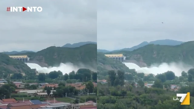 Forti piogge inondano Pechino: evacuate migliaia di persone