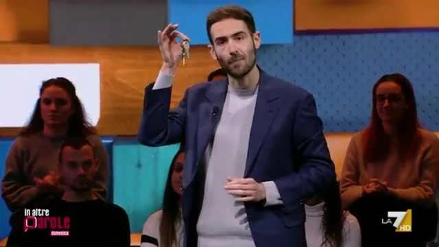 Jacopo Veneziani racconta come mai le scarpe rosse sono simbolo contro la violenza sulle donne