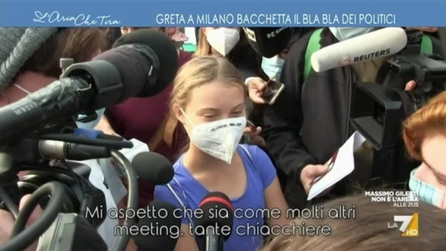 Greta a Milano bacchetta il bla bla dei politici