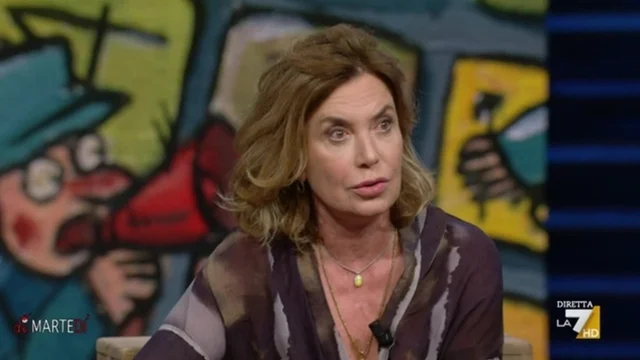 "Meloni finita nello stesso angolo di Berlusconi?", la risposta spiazzante di Sabina Guzzanti