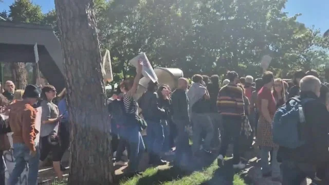 Manifestanti per Gaza bloccati al casello Roma Nord: controlli a tappeto della polizia