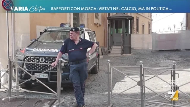 Rapporti con la Russia: vietati nel calcio, ma in politica?