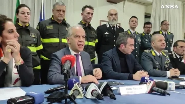 Naufragio a Crotone, Piantedosi: "Se fossi disperato? Non partirei, sono stato educato alla responsabilità"