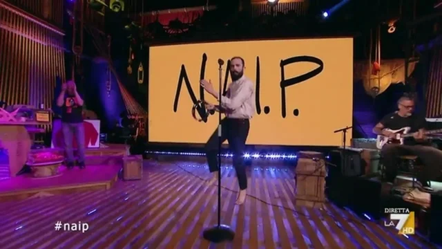 "Ho bisogno di": N.A.I.P. canta il suo nuovo singolo a Propaganda Live