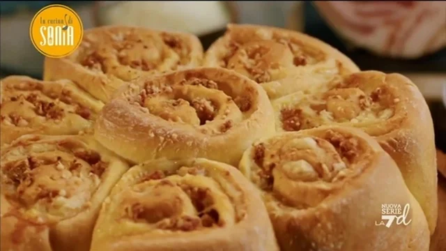 Torta salata di rose