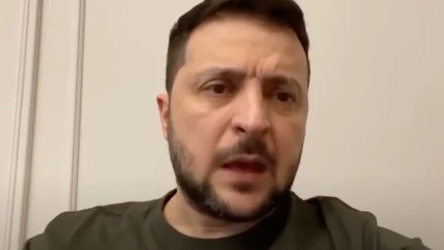 Ucraina, Zelensky: "Per la prima volta ci sono stati due giorni di cessate il fuoco, avviata l'evacuazione dall’Azovstal"