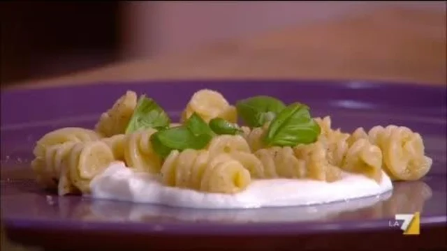 Fusilloro con melanzane e burrata