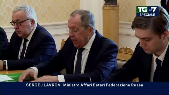 Il ministro russo Lavrov nega la strage di Bucha: "Una macchinazione in chiave anti-russa"